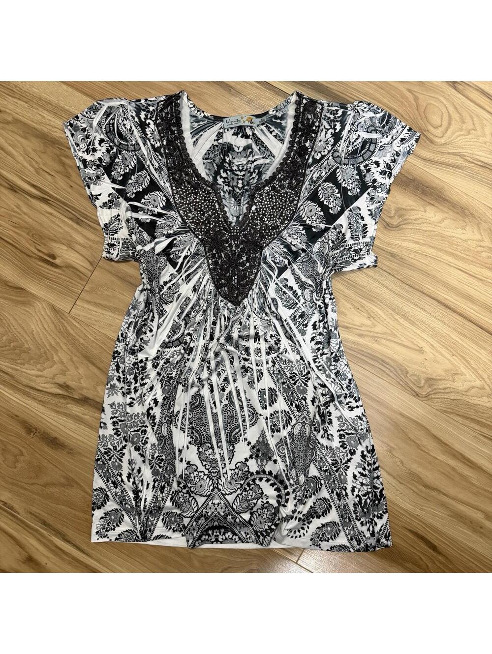 Unity World Wear Black White Paisley Rhinestone Tunic Top L Boho Flutter Sleeve
